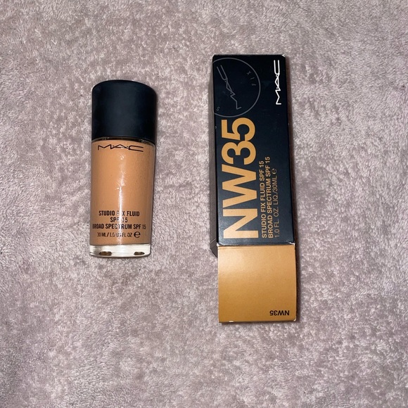 MAC Studio Fix Liquid Foundation - Picture 2 of 2